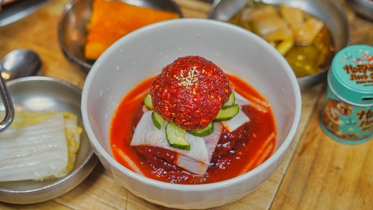 육회냉면 Yukhoe Naengmyeon — Doma Hongdae Korean BBQ (烤肉 · 구운고기) menu · 도마 홍대점 主食
